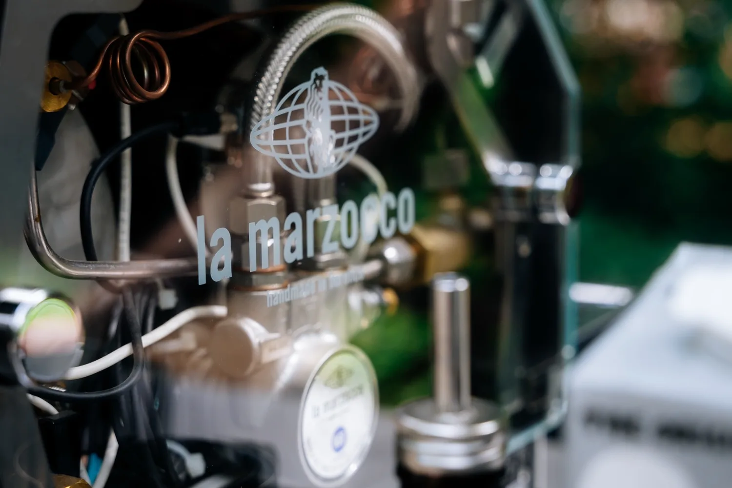 Detail einer professionellen Espressomaschine beim æmber. Kaffeecatering